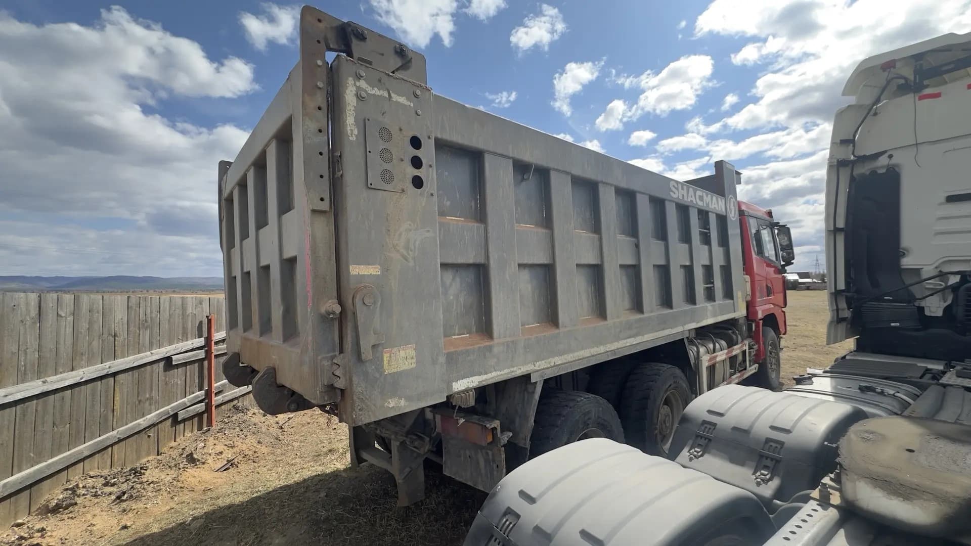 Shacman (Shaanxi) SX* 6x4 Самосвал - 3