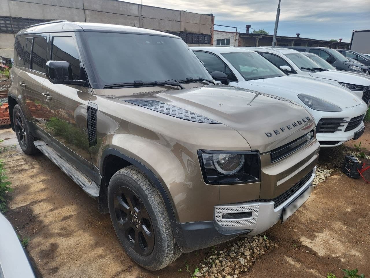 Land Rover Defender 110 - 2