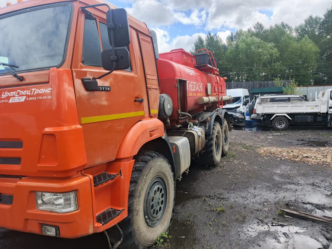 Уралспецтранс 5453*  на шасси КАМАЗ 43118 6x6 Автотопливозаправщик - 1