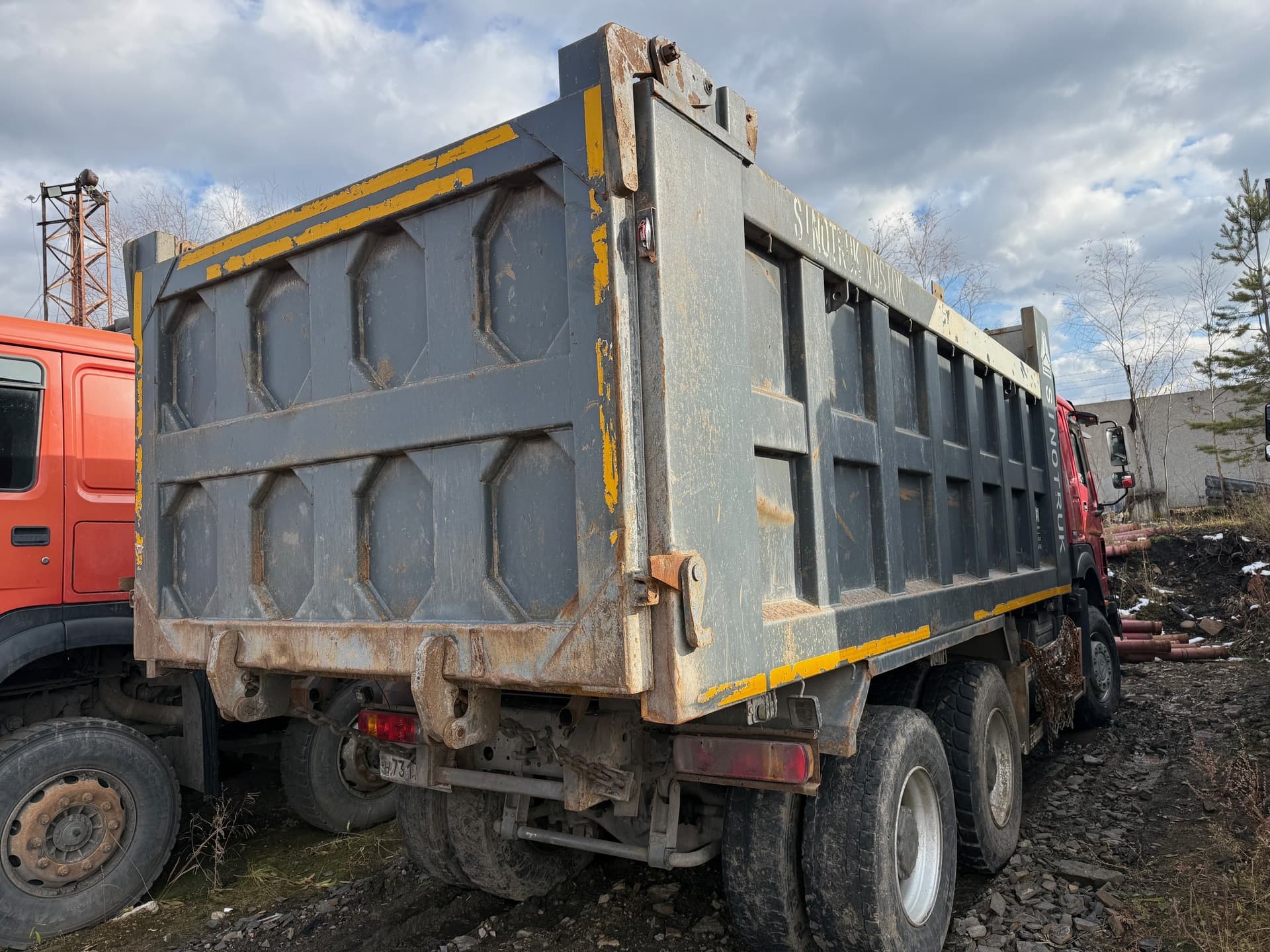 Howo ZZ* 6x4 Самосвал - 3