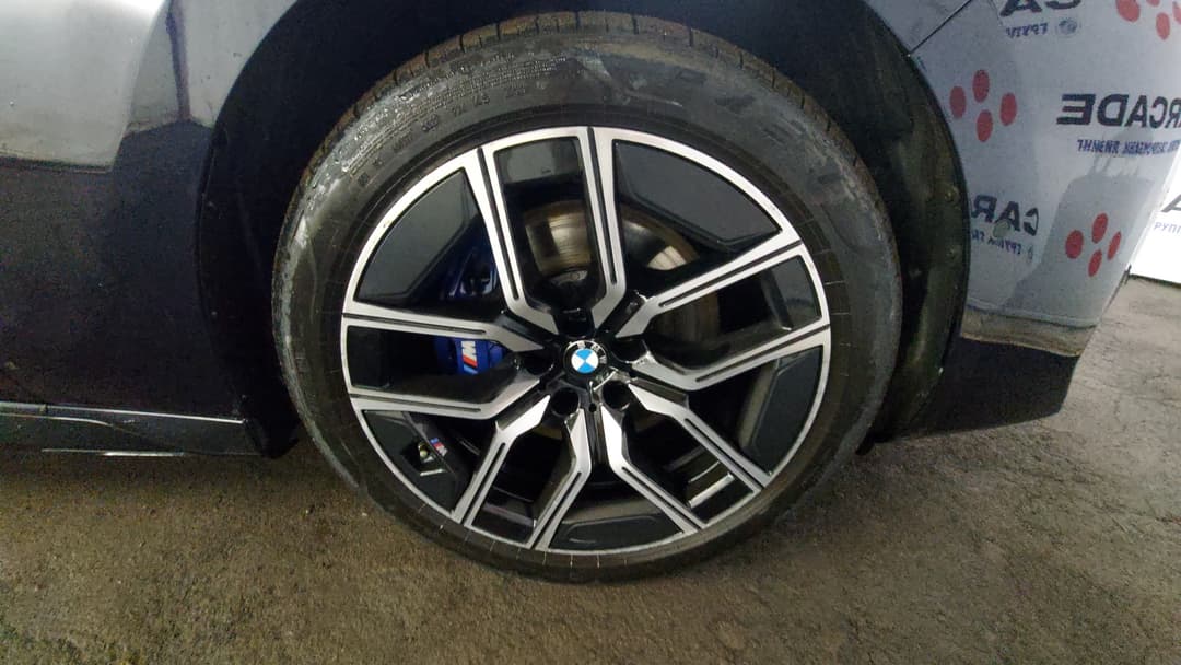 BMW 7 серия - 10