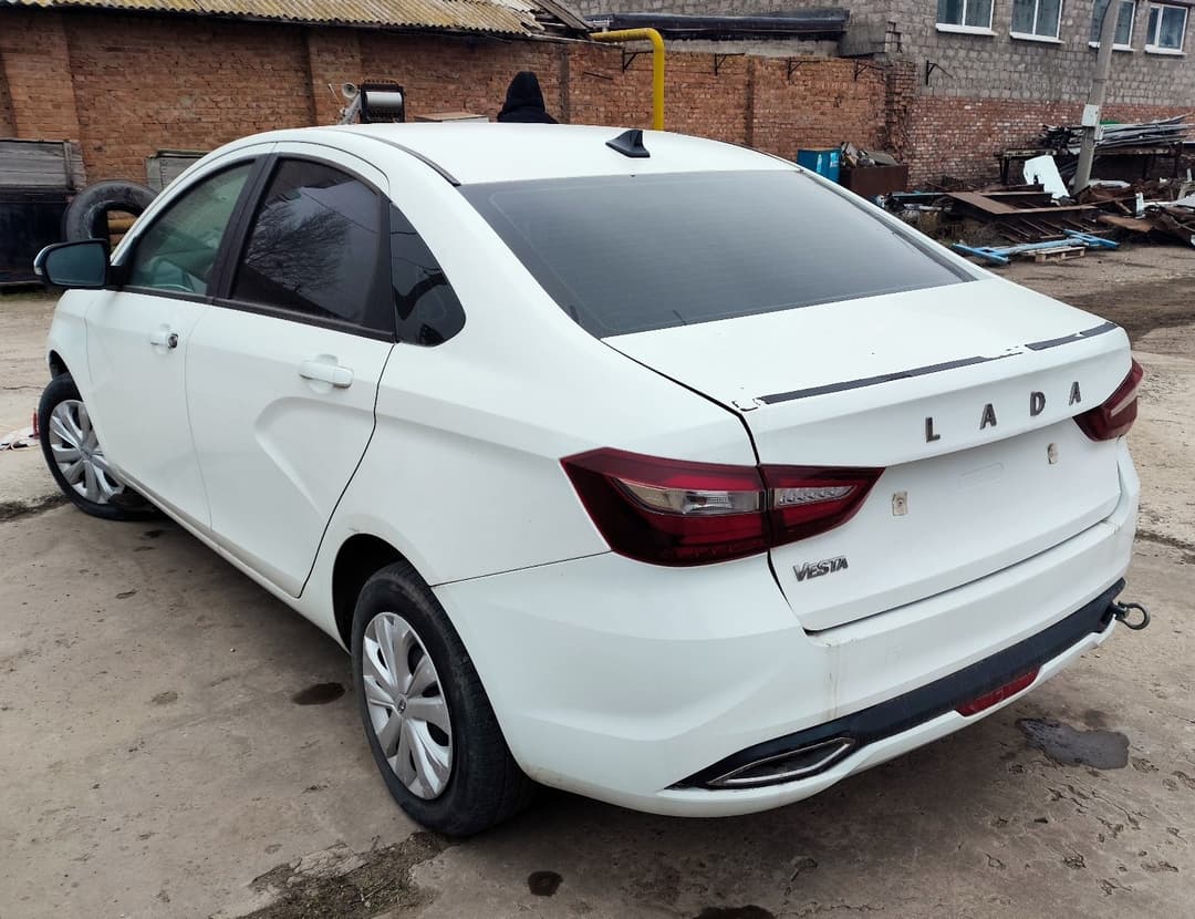 Lada Vesta седан - 4