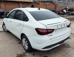 Lada Vesta седан - 4