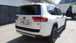 Toyota Land Cruiser 300 - 3