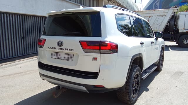 Toyota Land Cruiser 300 - 3