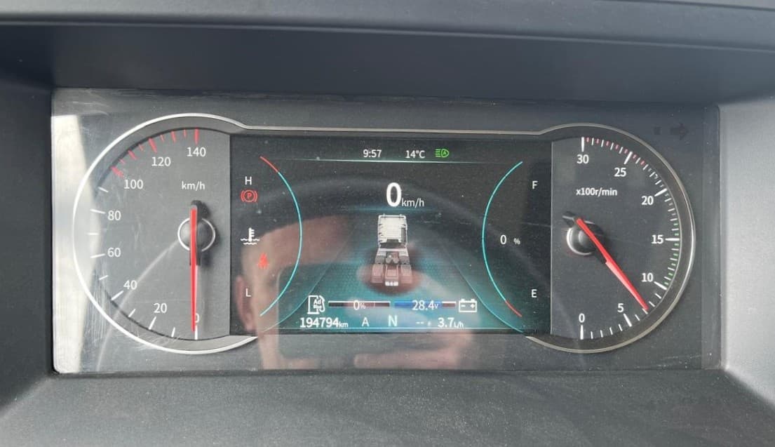 Dongfeng DFH 4x2 Седельный тягач - 6