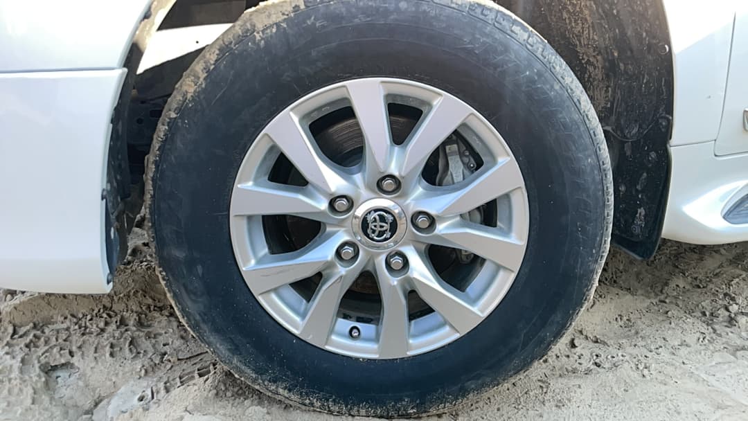 Toyota Land Cruiser 200 - 9