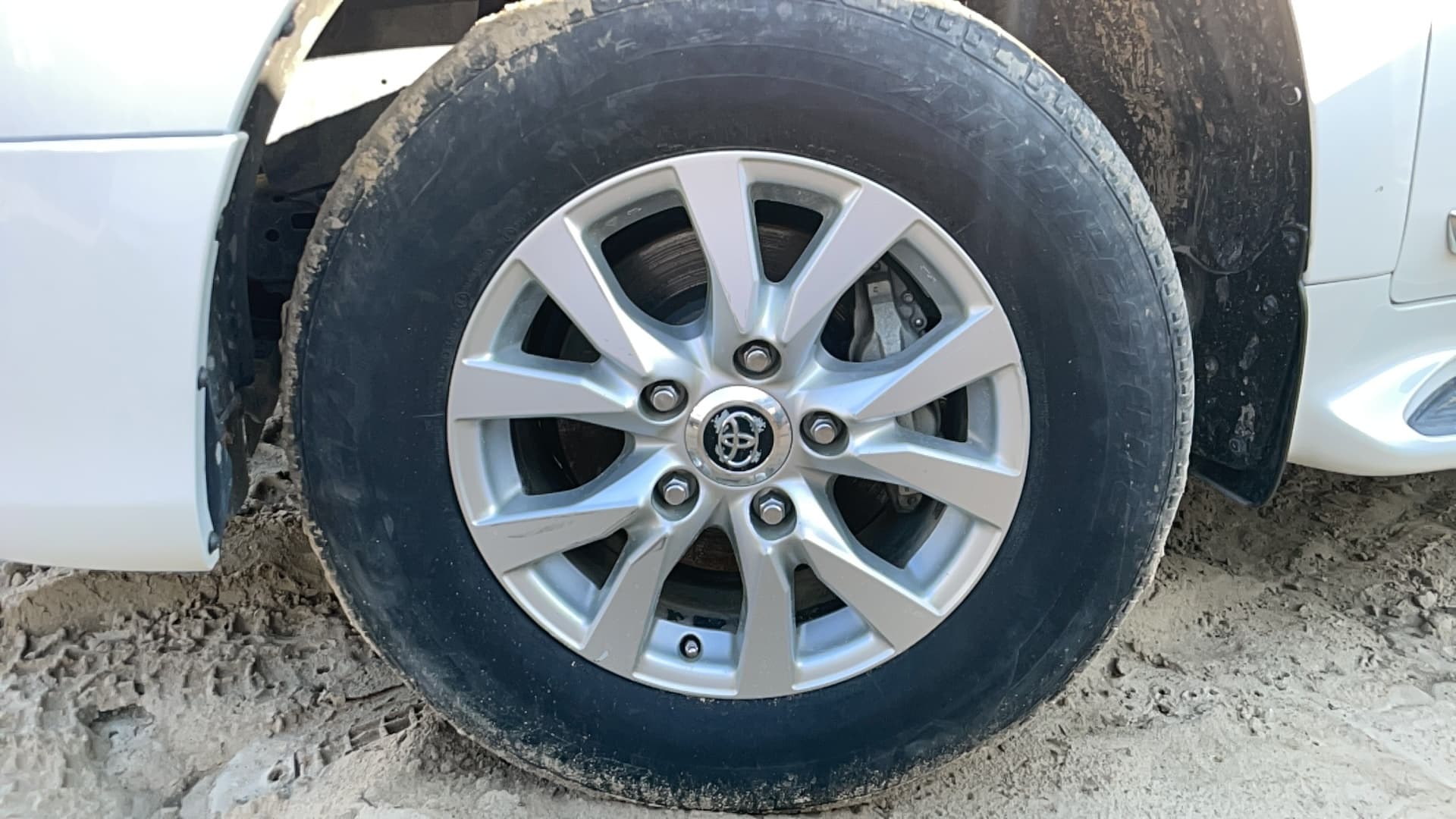 Toyota Land Cruiser 200 - 9