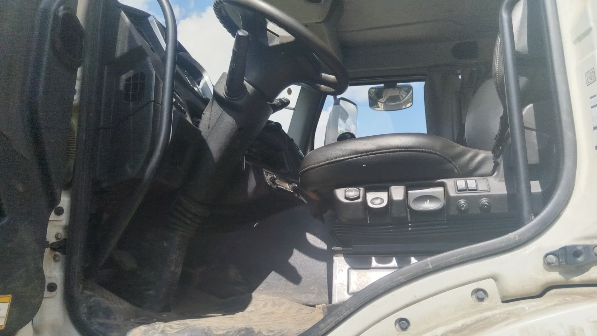 Айсин W0* на шасси FAW CA 3250 6X4 Бортовой с КМУ - 6