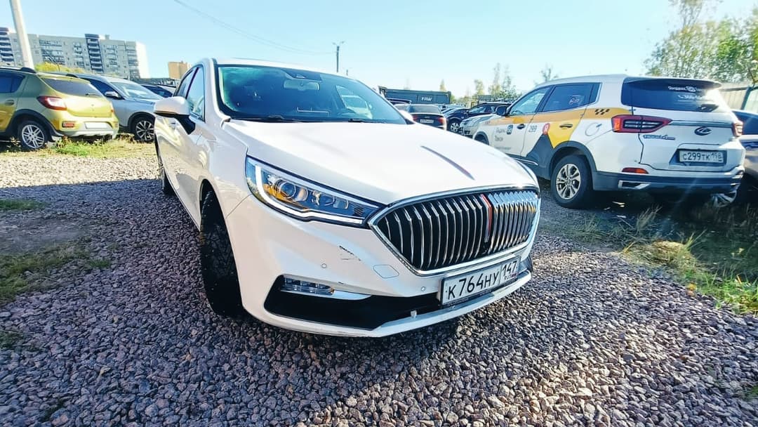Hongqi H5 - 2