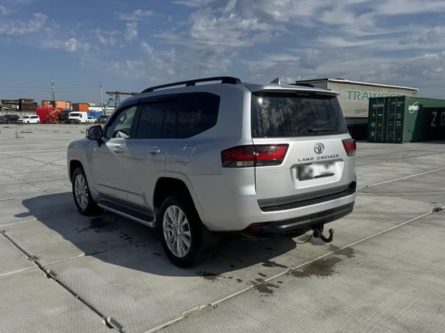 Toyota Land Cruiser 300 - 4