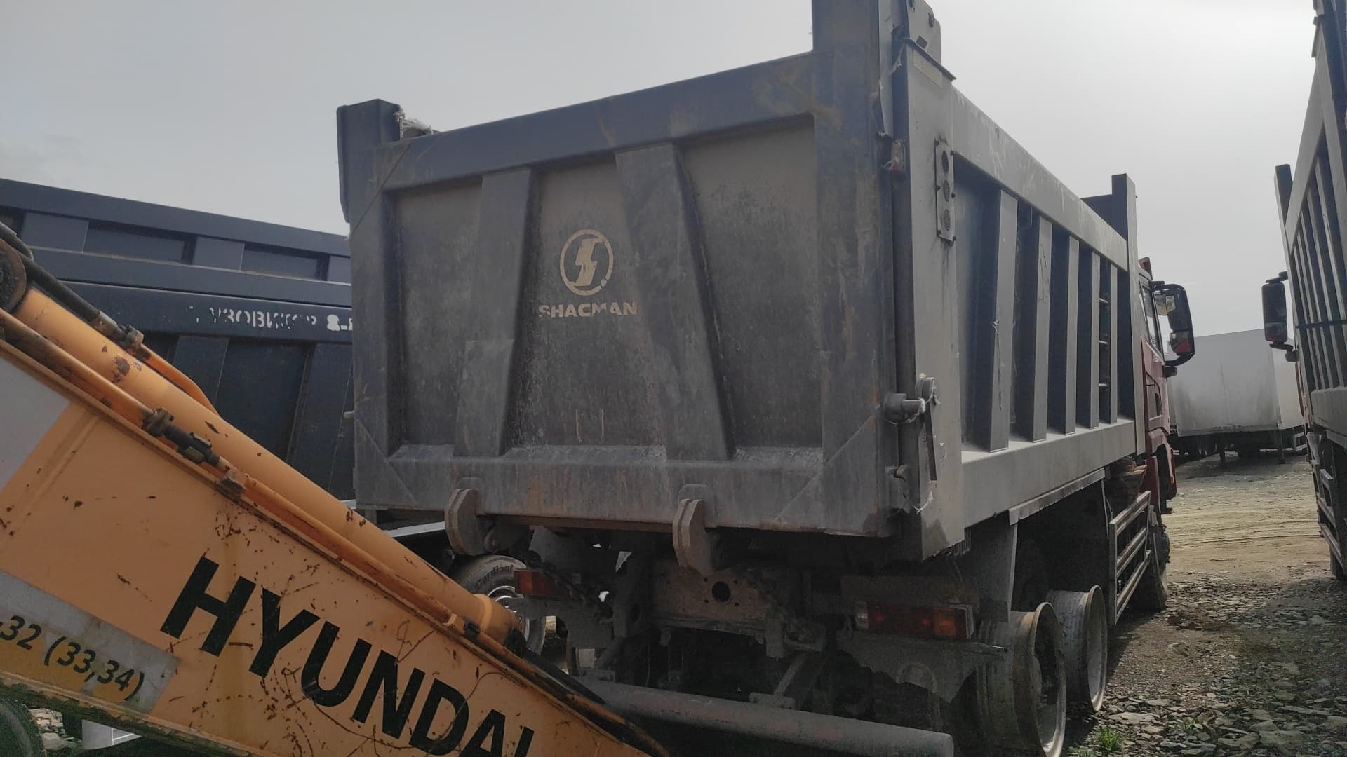 Shacman (Shaanxi) SX* 6x6 Самосвал - 3