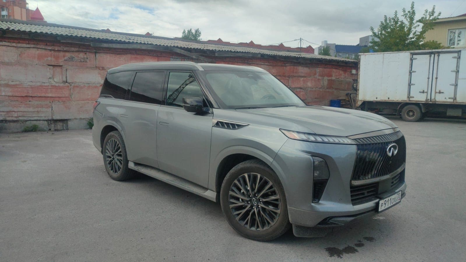 Infiniti QX80 - 2