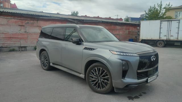 Infiniti QX80 - 2