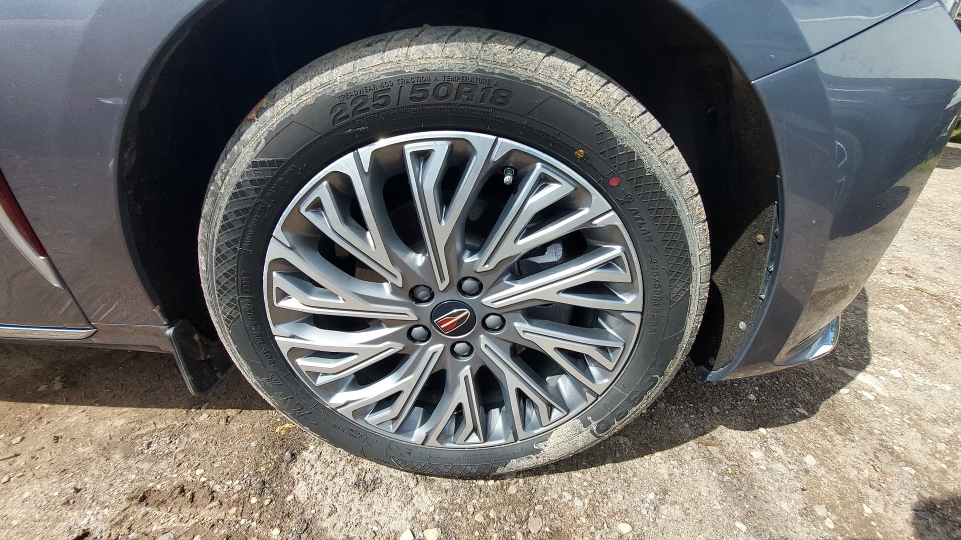 Hongqi H5 - 10