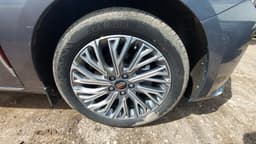 Hongqi H5 - 10