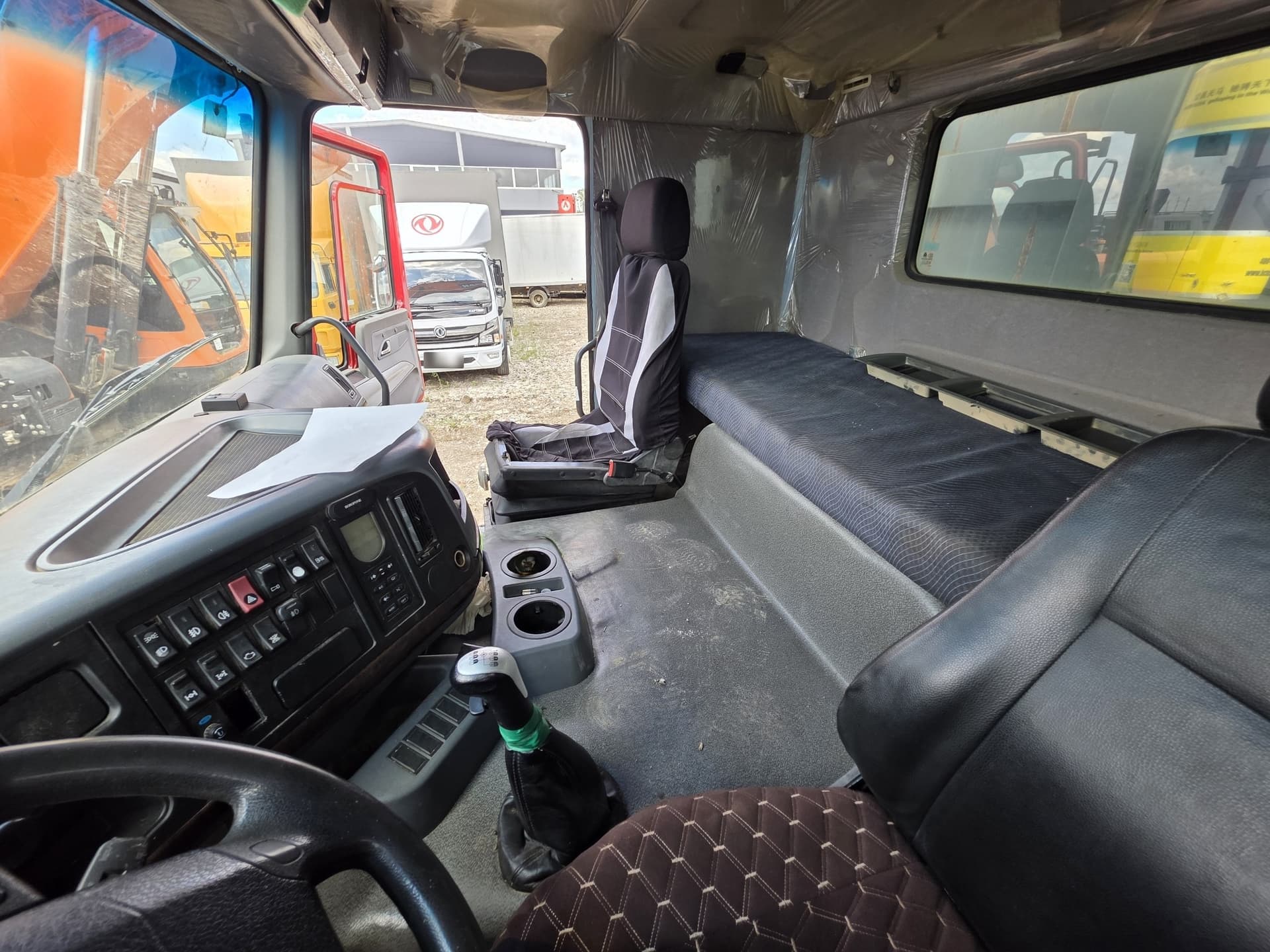 Howo ZZ* 6x4 Самосвал - 6