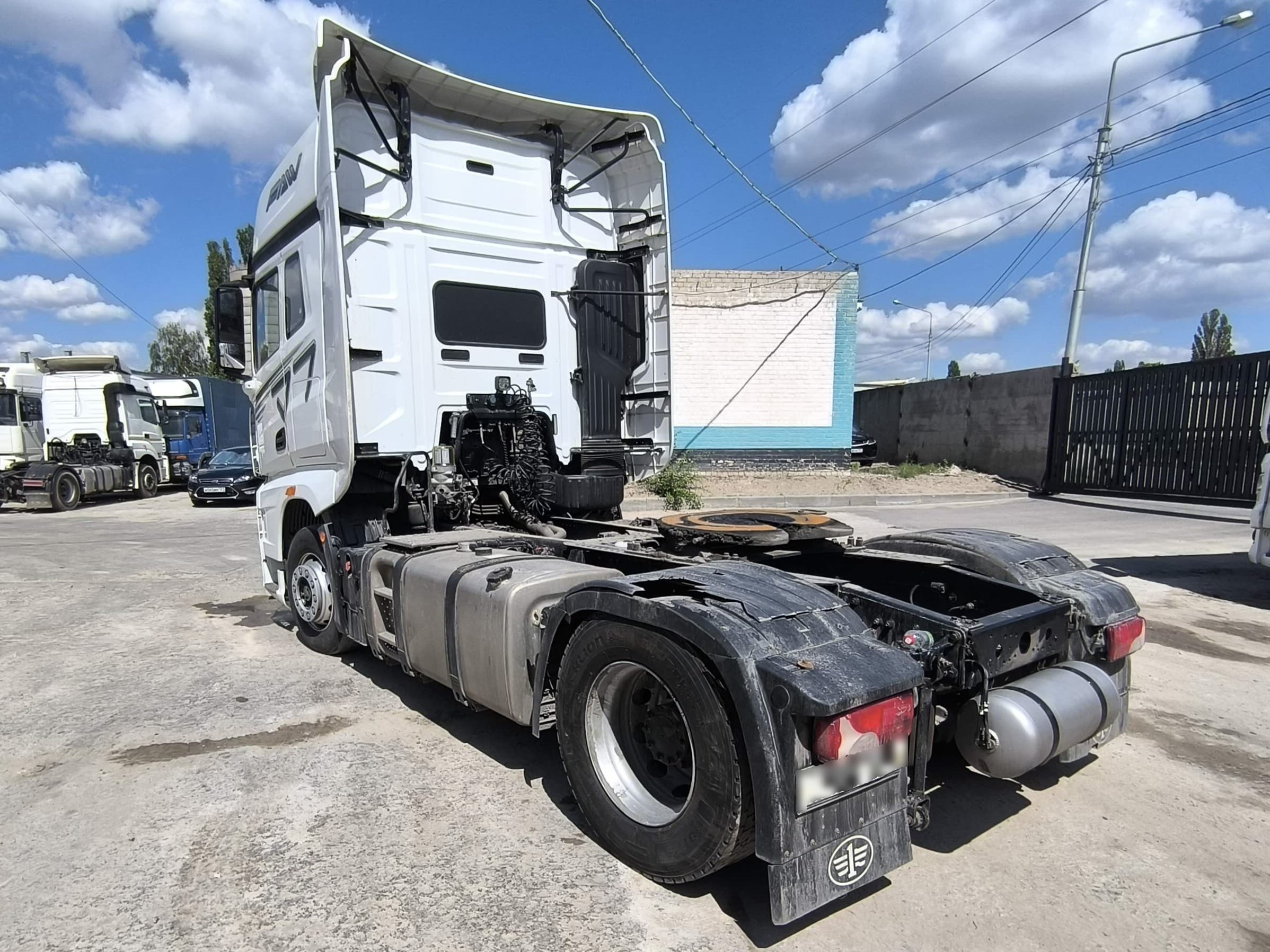 FAW J7 4x2 Седельный тягач - 4