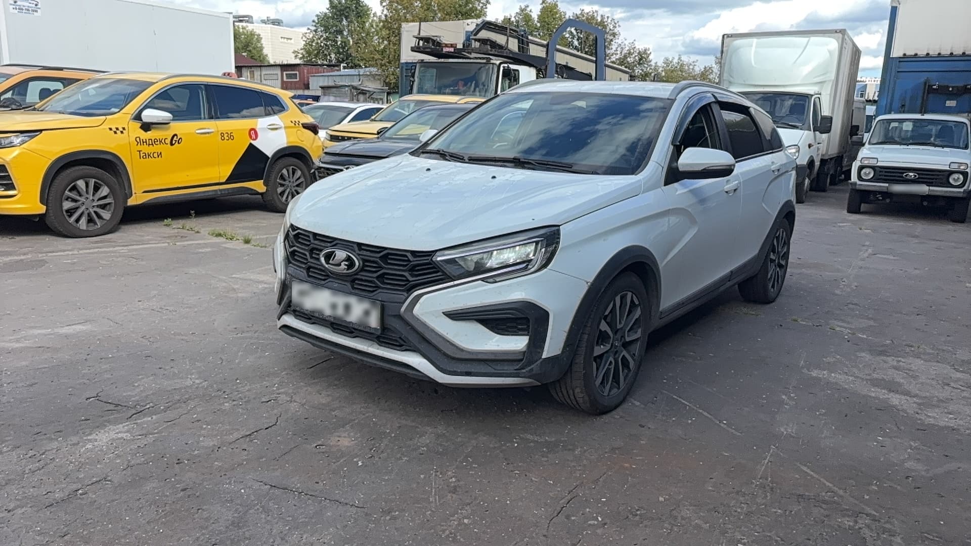 Lada Vesta SW Cross - 1