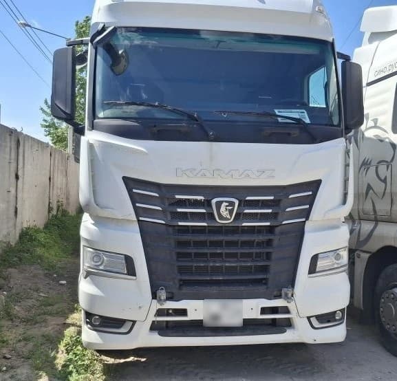 Камаз М1946 4x2 Седельный тягач - 2