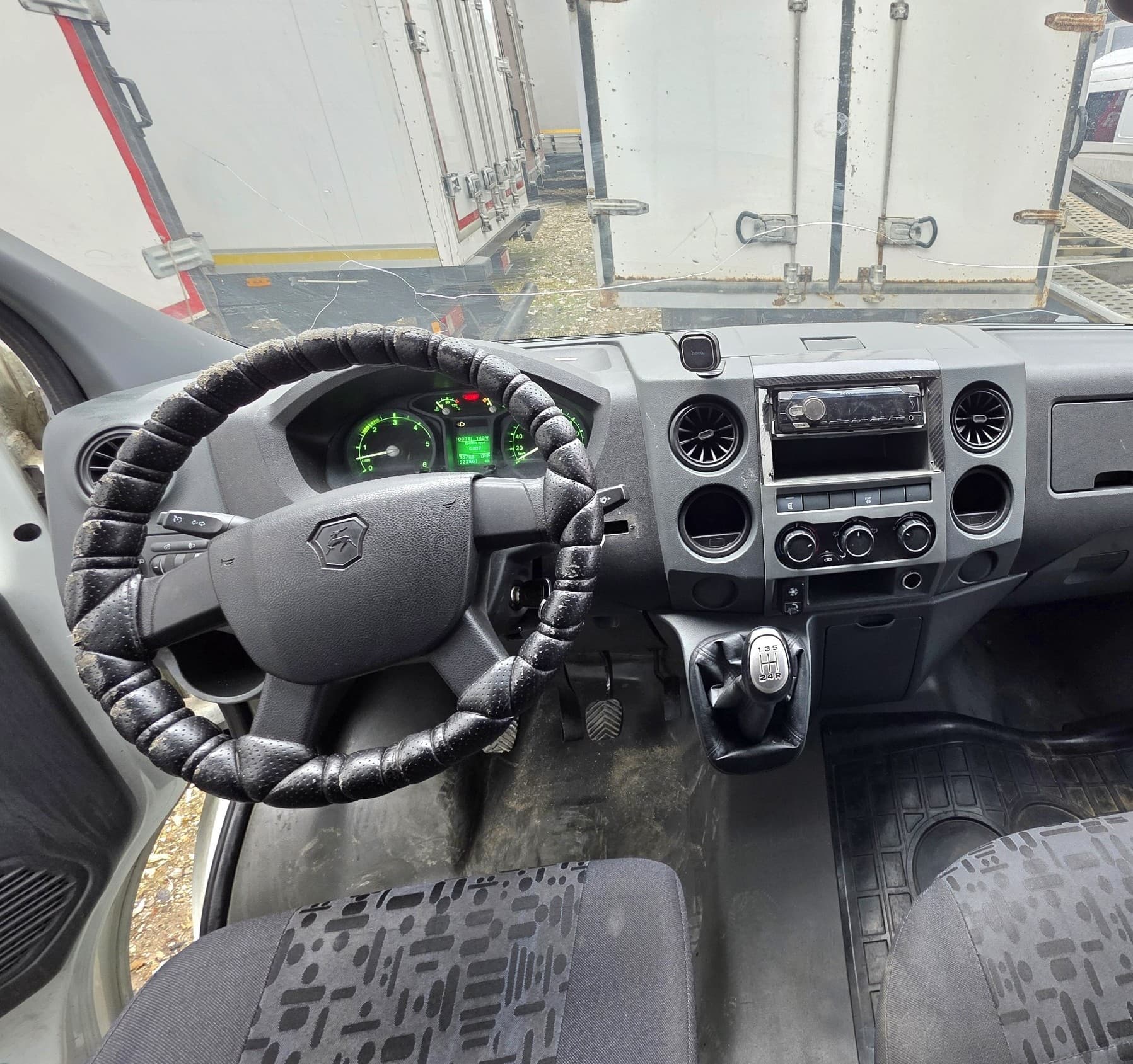 ГАЗ A21R22 Промтоварный фургон - 5