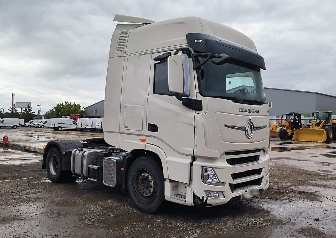 Dongfeng DFH 4x2 Седельный тягач - 2