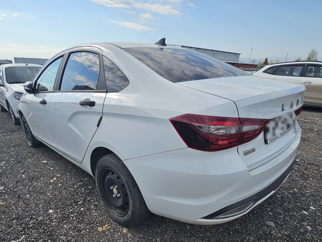 Lada Vesta седан - 4