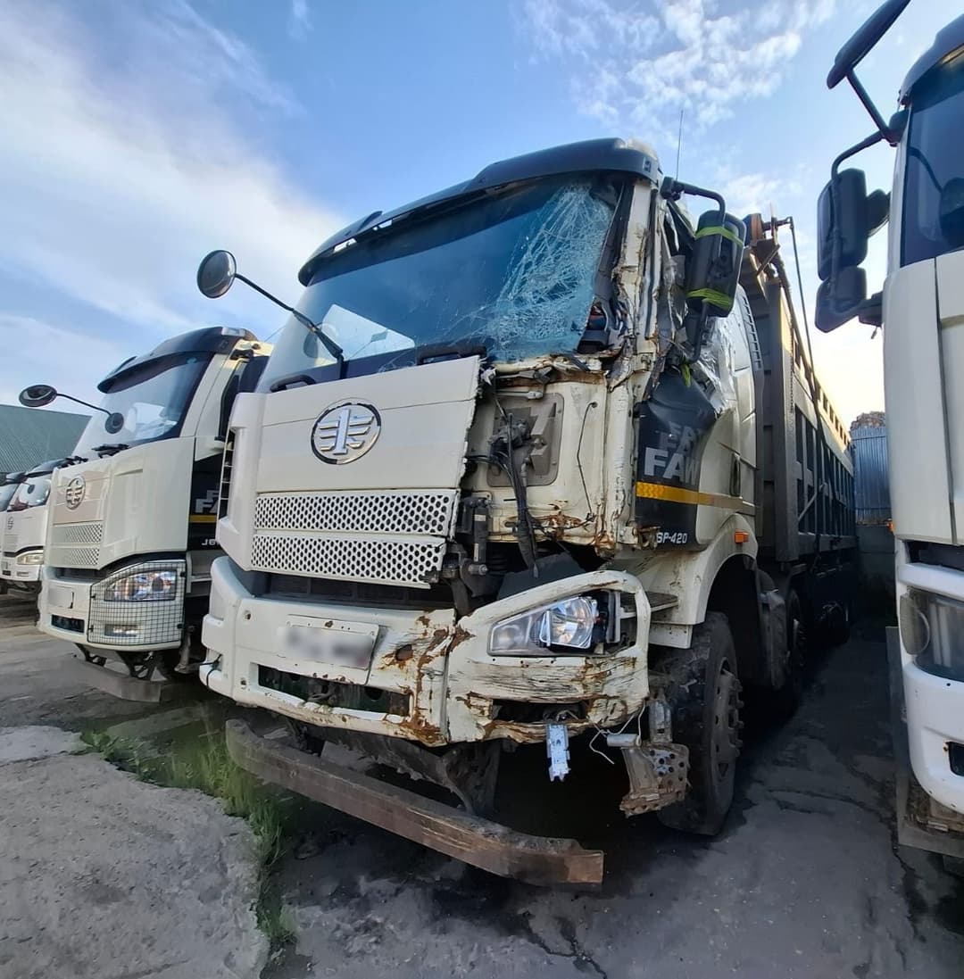 FAW J6 8x4 Самосвал - 1