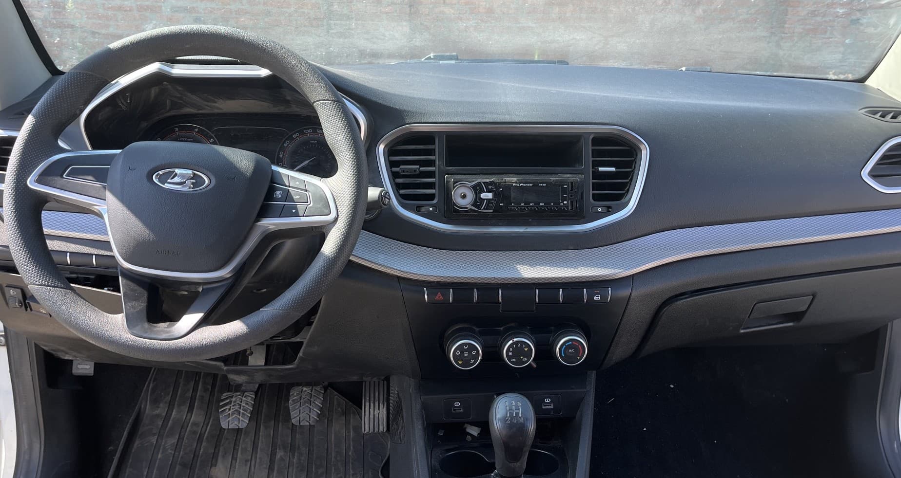 Lada Vesta седан - 5