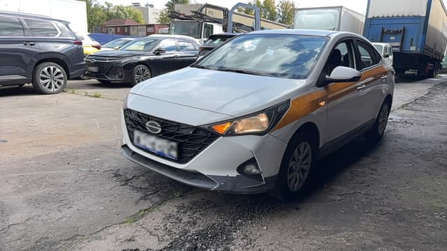 Hyundai Solaris - 1