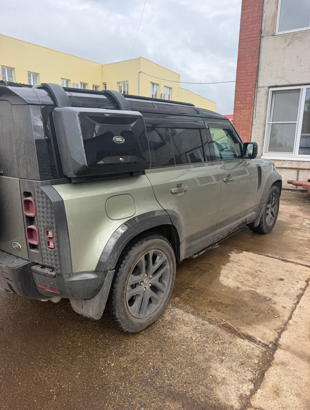 Land Rover Defender 110 - 3