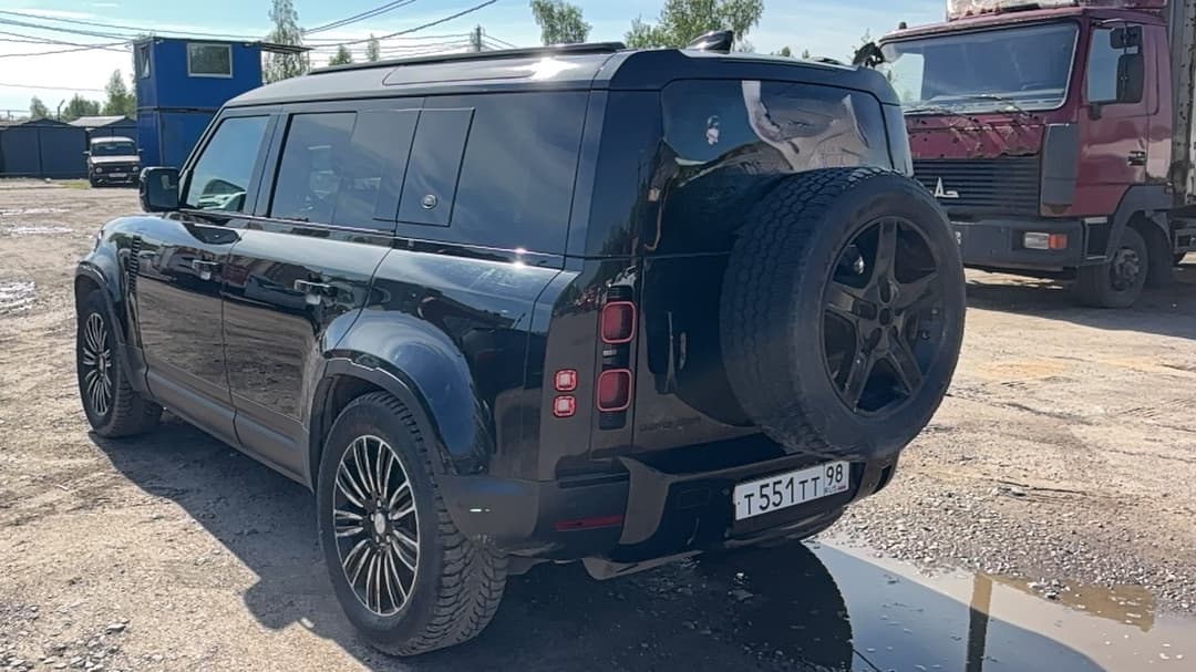Land Rover Defender 110 - 4
