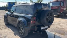 Land Rover Defender 110 - 4