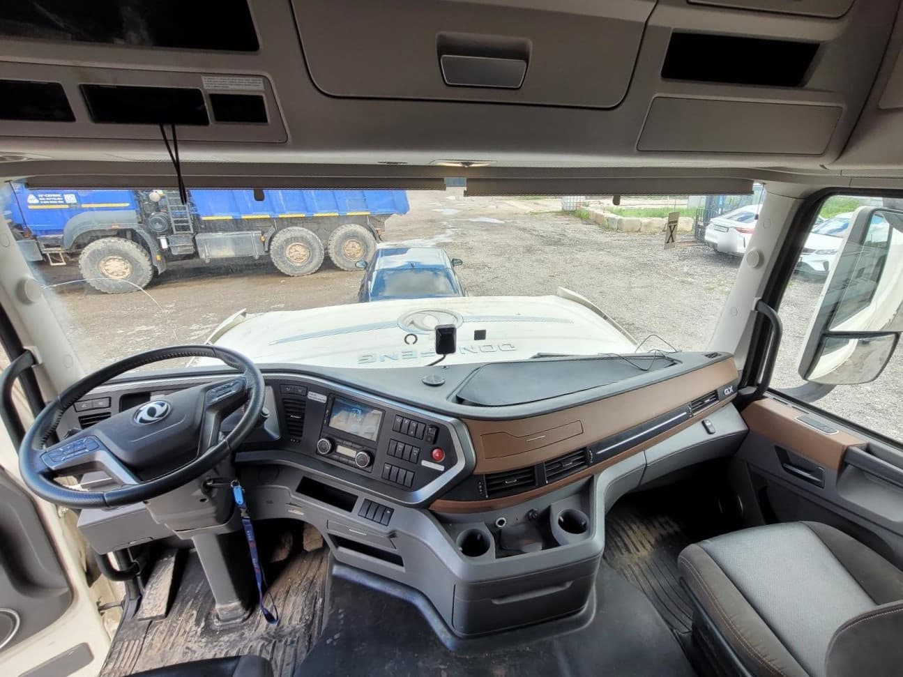 Dongfeng DFH 4x2 Седельный тягач - 5