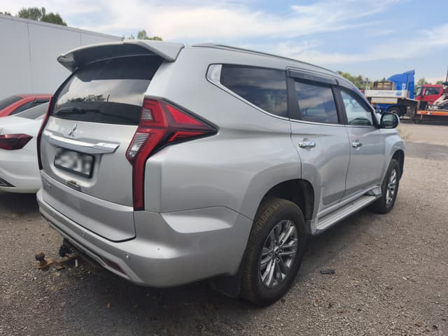 Mitsubishi Pajero Sport - 3