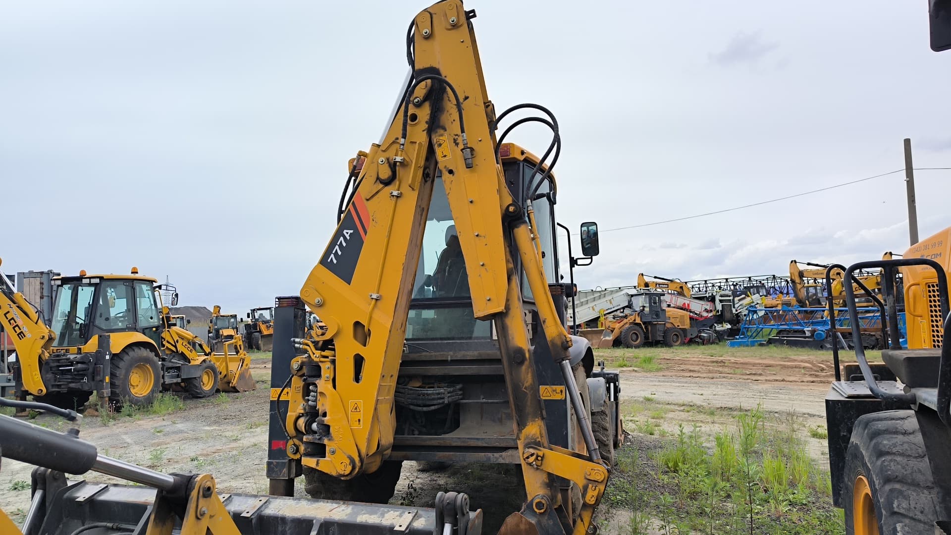 Liugong CLG* Экскаватор-погрузчик - 5