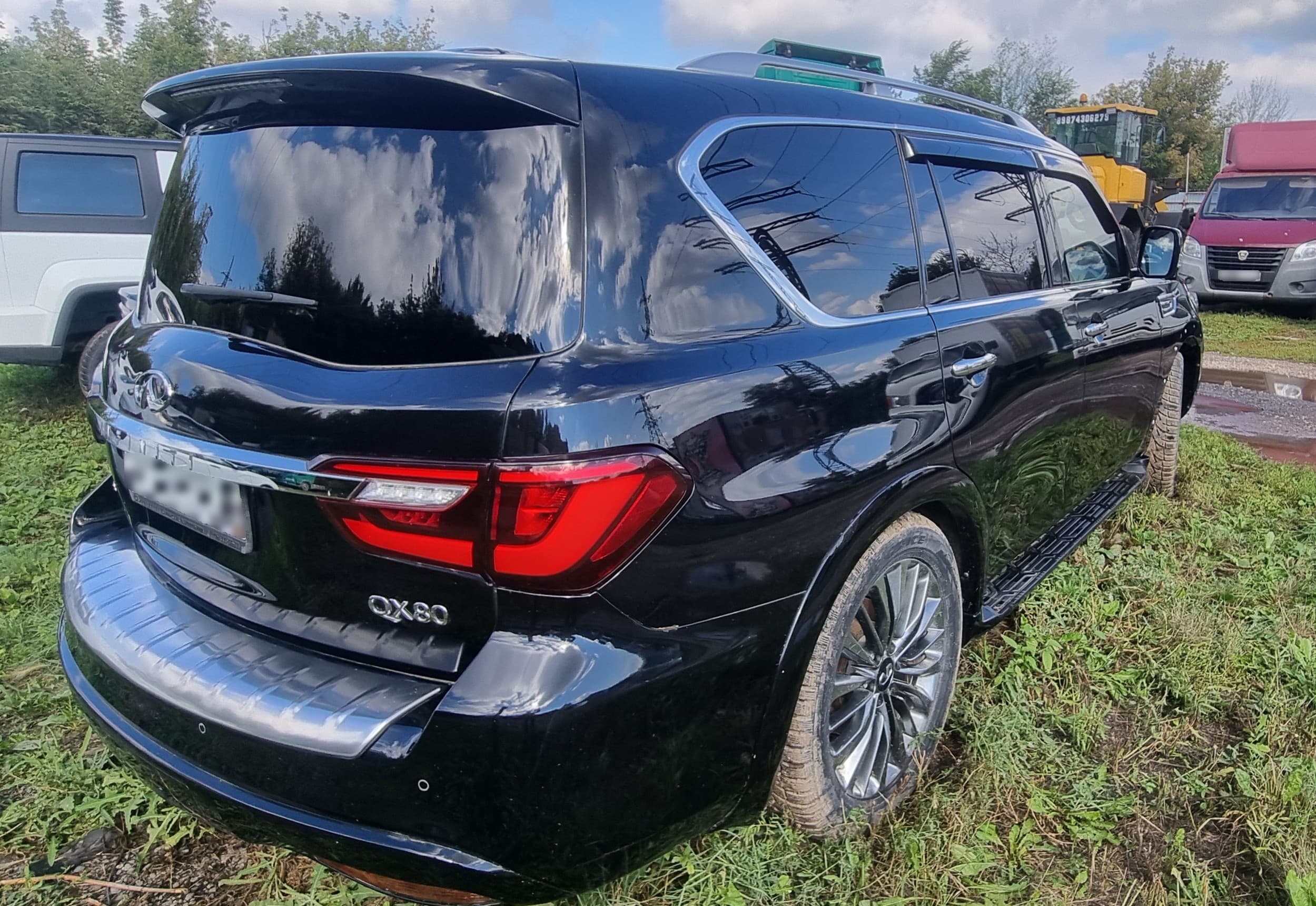 Infiniti QX80 - 3