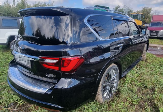 Infiniti QX80 - 3