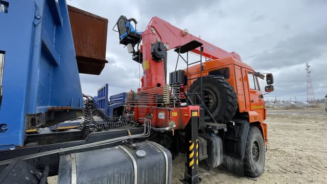 Камаз 43118 6x6 Седельный тягач с КМУ - 3