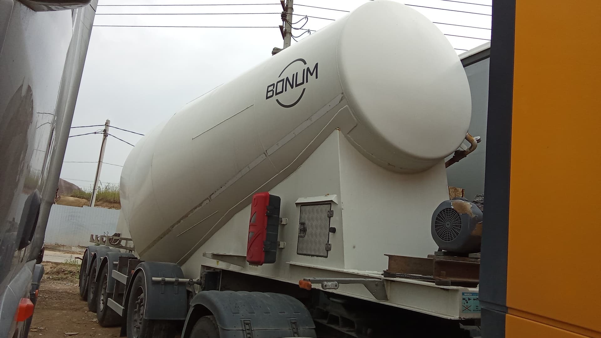 Bonum 9142* Полуприцеп цистерна - 2