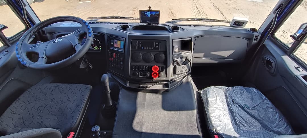 Завод Спецмаш SM* на шасси Ural 44202 6x6 Седельный тягач - 5