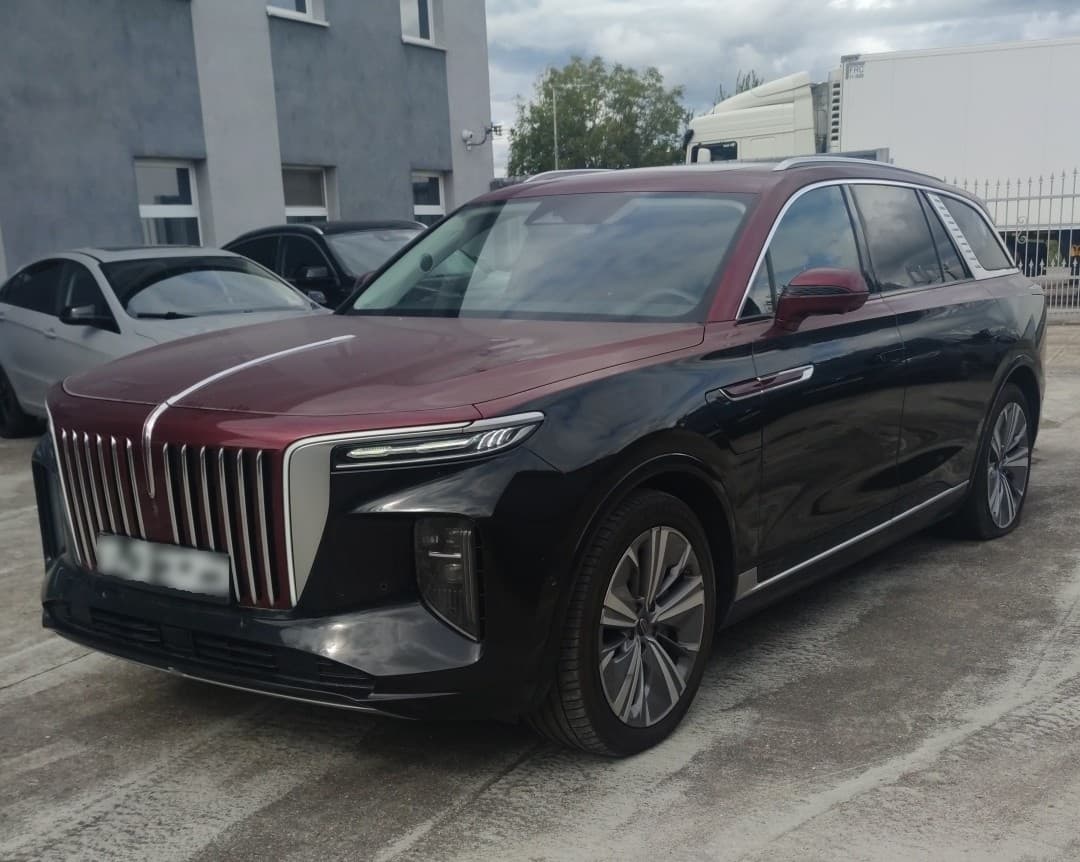 Hongqi E-HS9 - 1