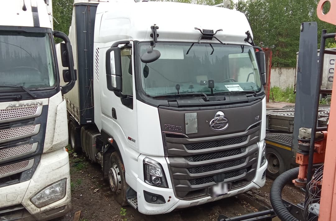 Chenglong LZ4181* 4x2 Седельный тягач - 1
