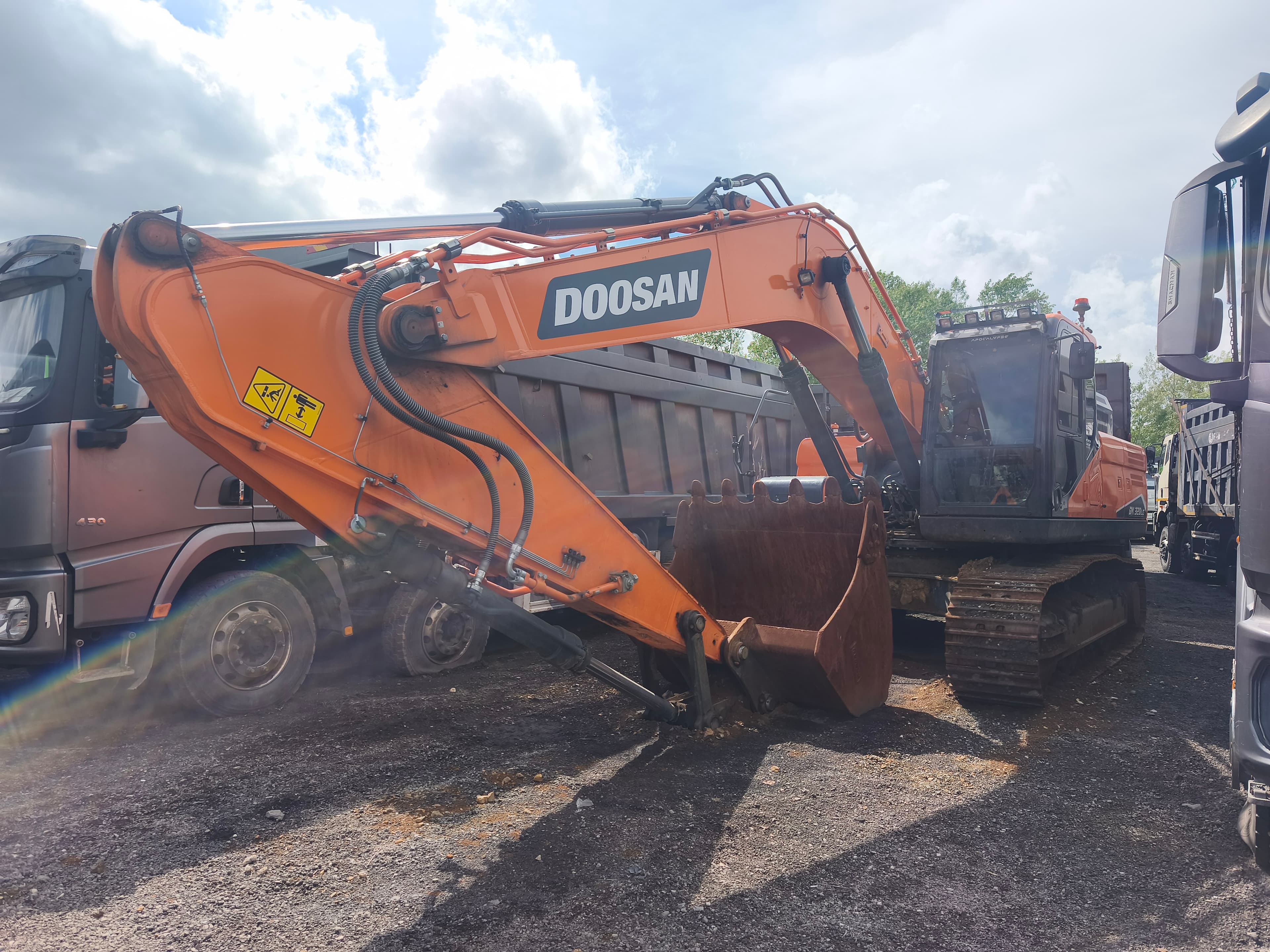 Doosan DX320 Экскаватор - 1