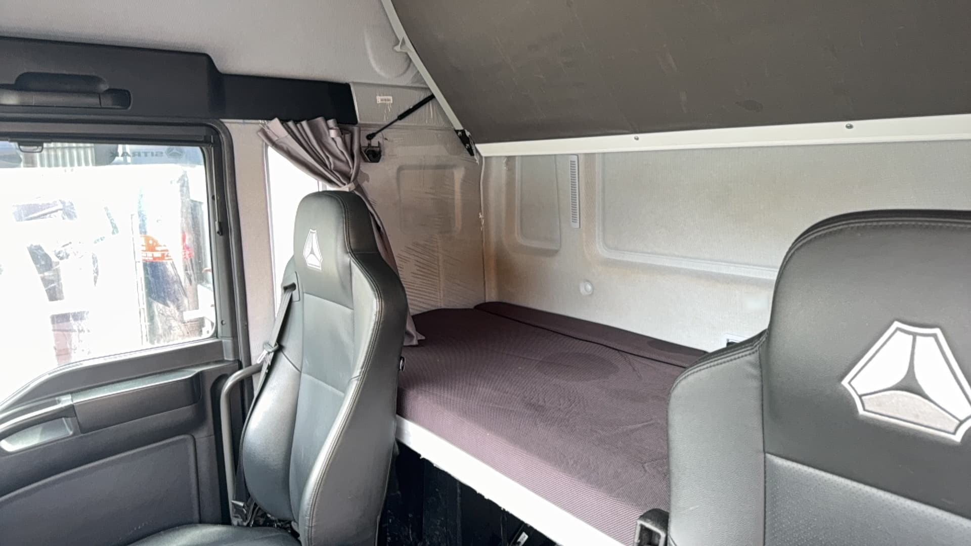 Sitrak C7H 6x6 Седельный тягач - 8