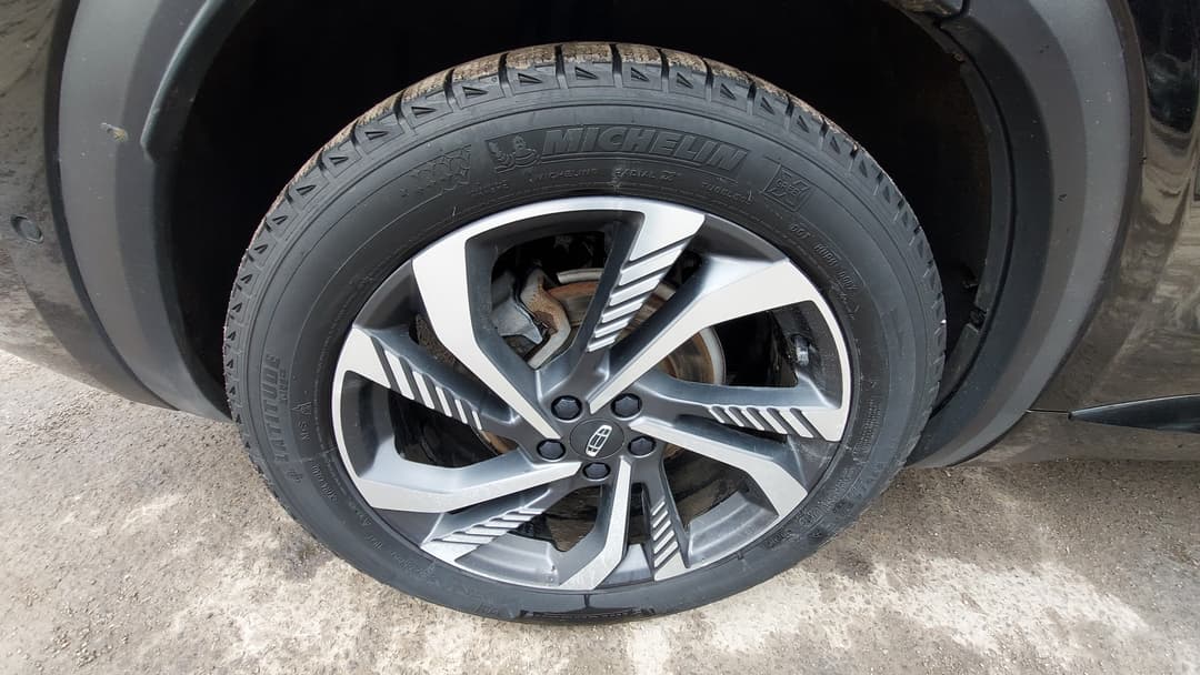 Geely Monjaro - 10