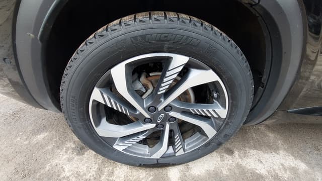 Geely Monjaro - 10