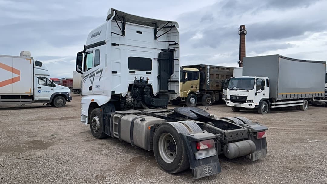 FAW J7 4x2 Седельный тягач - 4