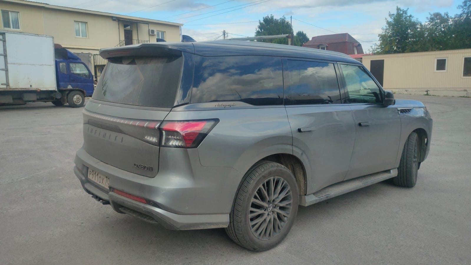 Infiniti QX80 - 3