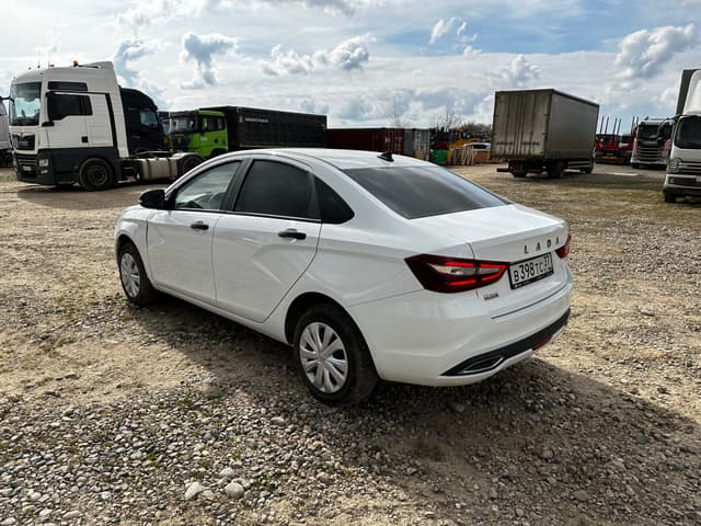 Lada Vesta седан - 4